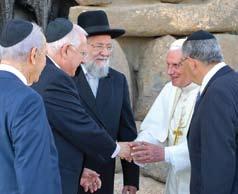 Above right, at the memorial ceremony in the Hall of Remembrance, front row, left to right: Rabbi Israel Meir Lau, Cardinal Tarcisio Bertone, Reuven Rivlin, Pope Benedict XVI, President Shimon Peres,