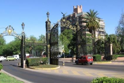 Centre, the old residential area until getting to the General San Martin Park with its lake and rose garden and the Hill of Glory, a popular spot for a panoramic view.