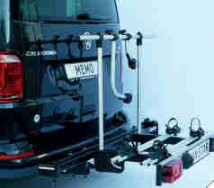 The bicycle carrier can be swung away completely to the right hand side of the vehicle, even when laden, allowing you to open both rear doors simultaneously. A supporting jockey wheel is not required.
