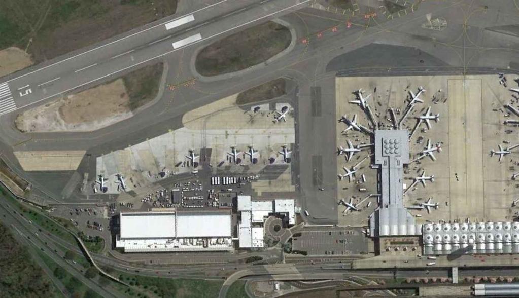 NOVEMBER 2016 Addition of new connector Taxiway N2 from Taxiway N to Runway 15-33 Removal of existing Taxiway S pavement from Runway 15-33 to Taxiway N Other Elements: Modifications to the hydrant