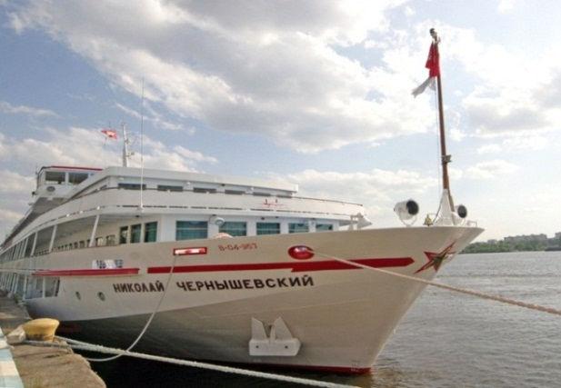 The boat can accommodate up to 250 passengers. The ship features outside staterooms, affording majestic views of the passing countryside, and all air-conditioned.