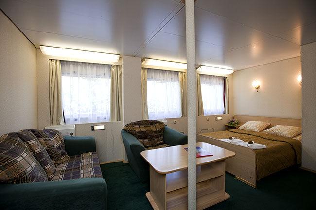 Junior Suite A: Spacious double cabin with 3 large opening
