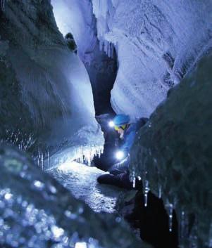 1 1 Venture into the ice cave for an extraordinary experience 2 The magical northern lights 2 SHUTTERBIRD PRODUCTIONS RAGNAR HARTVIG Magical darkness, northern lights WINTER: JAN 1 FEB 14 / DEC 1 DEC
