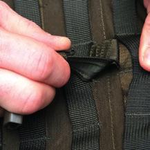 Adjusting the width of the Tactical vest -10 Attach the