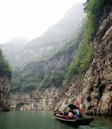 monkeys, some 124 species of birds and protected wildlife. Alternatively, your excursion may be on the Daning River. Sail on through the Wu Gorge, celebrated for its Twelve Peaks.