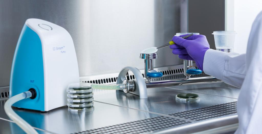 The plates are filled to the top for convenient handling, allowing easy manipulation of the membrane filter to reduce the risk of handling mistakes and false positive results.