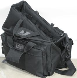 Outer bag features full length center zipper for easy access and one side fulllength zippered