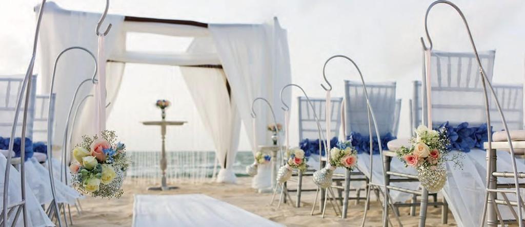 G o u r m e t I n c l u s i v e We d d i n g s Truly the best of both worlds, Azul Villa Carola is uniquely equipped for intimate destination wedding parties due to its size, luxurious and private
