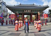 LOCAL ATTRACTIONS Deoksugung Palace (650m) Deoksugung Palace is the only palace where traditional palace sits alongside a series of