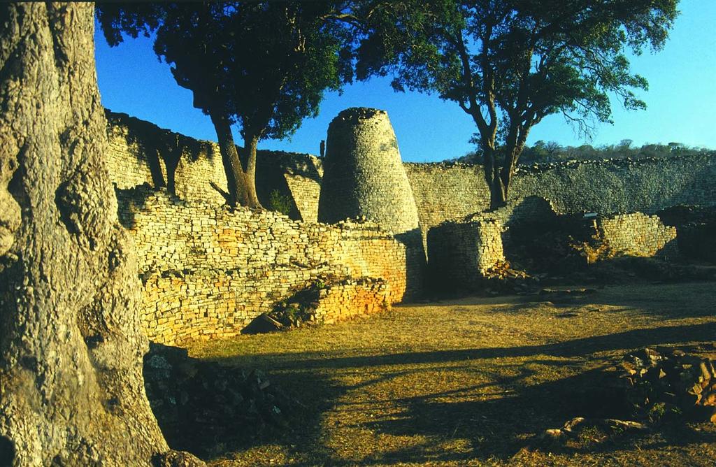 GREAT ZIMBABWE Zimbabwe AD 1200 1600 Bantu The ruins of Great Zimbabwe are found in sub-saharan Africa. According to legend, Great Zimbabwe was the capital of the Queen of Sheba s empire.