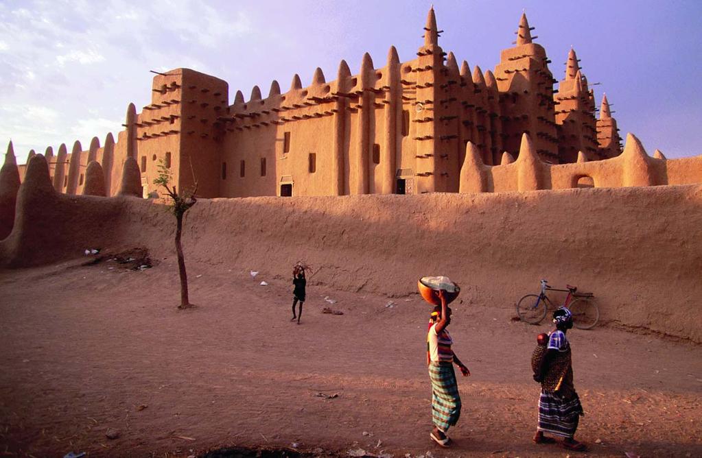 DJENNÉ Mali 300 BC AD 1600 Ghana, Mali, Songhai Located 220 miles southwest of Timbuktu, on the flood plains of the Niger and Bani Rivers, Djenné became Mali s primary trading center during the 16th