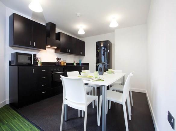 The Curve Aldgate Studio en Suite Standard Zone 1 THE PERFECT HOME AWAY FROM HOME The Curve Aldgate Studio Ensuite Standard In the heart of vibrant Zone 1, The Curve Residence combines sleek and