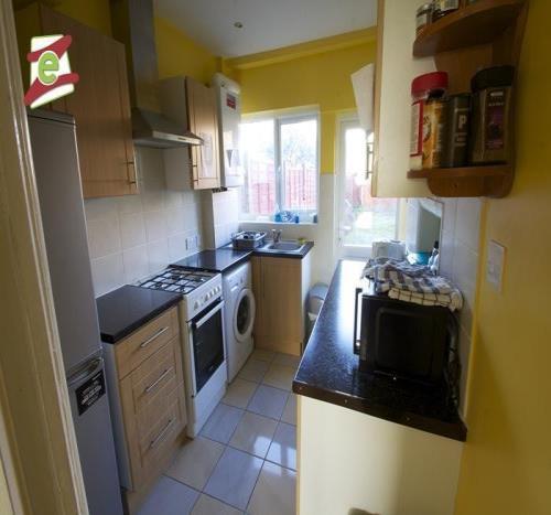 Northfields House Share Zone 3 THE PERFECT HOME AWAY FROM HOME Northfields House Share Northfields is a lovely, modern house in Zone 3 that offers single, twin and double rooms.