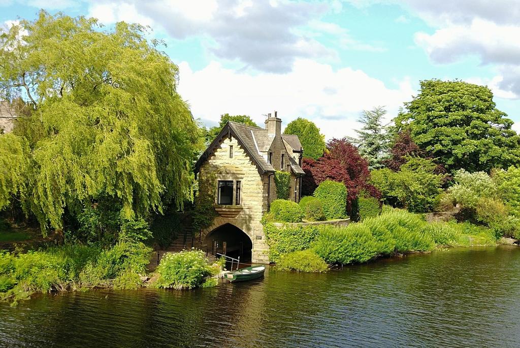 Welcome to THE BOAT HOUSE 550,000 Halton Hall Gardens, Halton-on-Lune, LA2 6LR A beautiful Victorian boat house (Grade II Listed) in the heart of the Lune Valley nestled in a secluded position on the