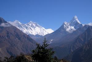 Our lunch stop not only serves delicious food but also allows a fantastic close-up view of Ama Dablam.