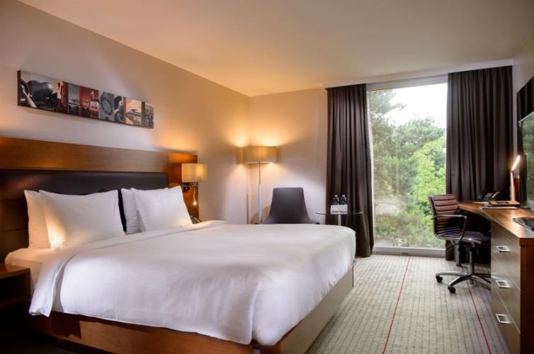 OUR ROOMS STANDARD & DELUXE ROOMS Flooded with natural daylight, each of our standard rooms is furnished with comfort in mind. The desk provides a large area for additional work.
