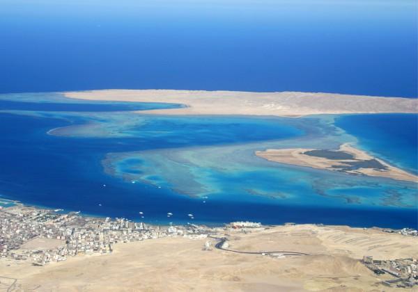 Overnight - Hurghada (B) Days 13-15 : Red Sea Relaxation Join a day trip snorkelling and swimming at Giftun Island.