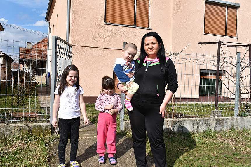 СЗС у посети Влајковићима Представници Хуманитарне организације Срби за Србе посетили су породицу Влајковић из