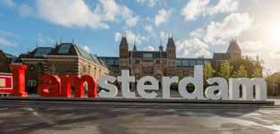 Ова место е туристичка атракција и идеално место каде можете да видите прекрасни лалиња во сите бои. 2. Ред лајт дистрикт е една од најпознатите и уникатни туристички улици во Амстердам.