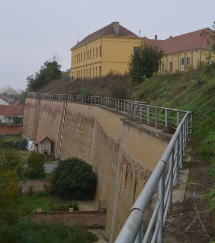 Okrožje Vukovar-Srijem, Hrvaška Hrvaško pilotno območje je območje gimnazije v Vukovarju na desnem bregu Donave približno 800 m jugovzhodno od središča mesta (slika 3).