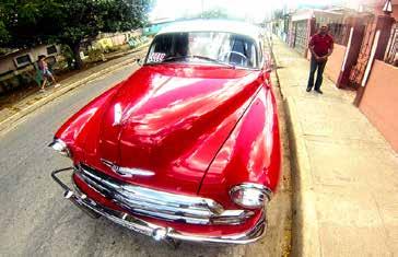 Foto: Brane Tomšič Moje potovanje se je začelo s pristankom v prestolnici Havani. Že takoj ob prihodu je Kuba pokazala svoje najbolj prepoznavne znamenitosti.