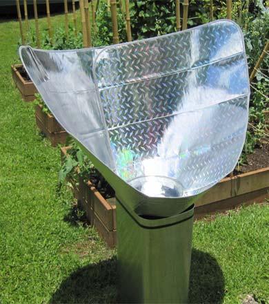 This design was based on Kathy Dahl Bredine s design described on the Solar Cooking Wiki: http://solarcooking.wikia.
