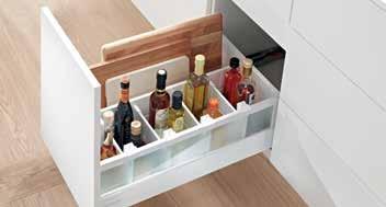 Preparation Zone Storage for bottles & cutting boards For TANDEMBOX antaro The high front drawer can now also be adapted to store cutting boards along with bottles.