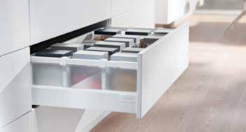 Consumables Zone Storage for food items For TANDEMBOX antaro TANDEMBOX antaro cross gallery option cross gallery option 7 8 The storage space in pantry pull-outs as well as drawers can be properly