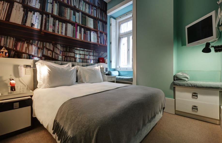 LX Boutique Hotel **** rooms 45 FIL and MEO Arena 12km Airport 9,5km Centrum 2km Located in the heart of the triangle between Chiado, Baixa and Cais do Sodré districts, Lx Boutique Hotel offers