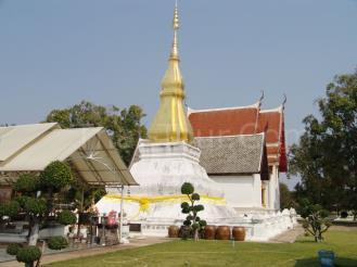 (Tipitaka Network December 1, 2013) Chùa Phrathat Kham Kaen Photo: thai-tour.com Bản vẽ mặt tiền bảo tháp Đại giác Hòa bình Thế giới Photo: montagna.