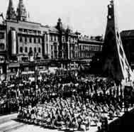 ZagrebaËki tramvajci na sveëanom mimohodu u povodu proslave Prvog svibnja, meappleunarodnog praznika rada.