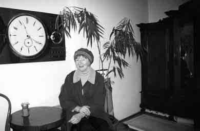 92 sl. 3 Ingeborg Borgenstierna u Muzejskom dokumentacijskom centru u studenome 2000.