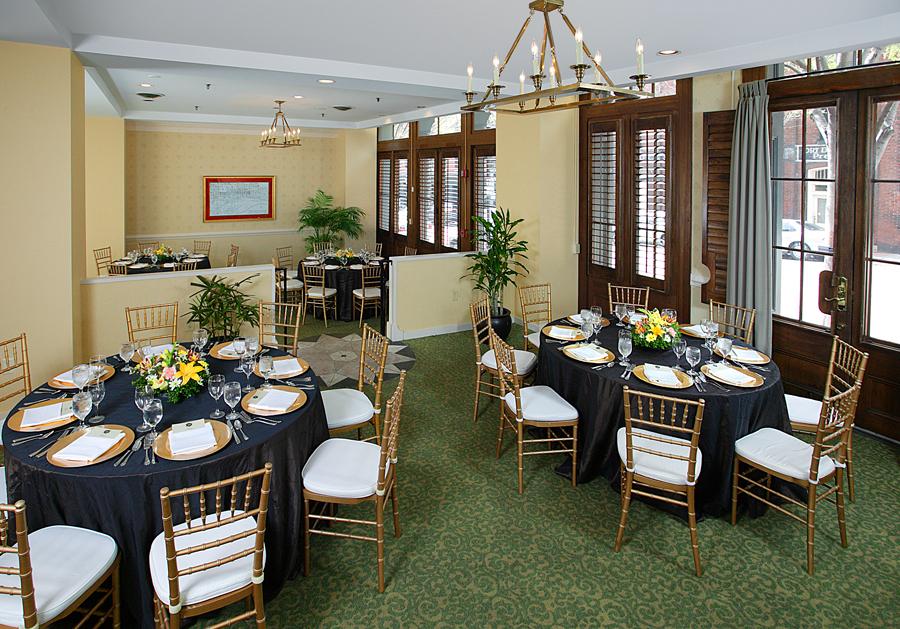 Meetings & Events H andsome accommodations befit any function. For meetings, banquets, social occasions, The Christopher Newport Room, The Jamestown Room and The Map Room provide ideal settings.