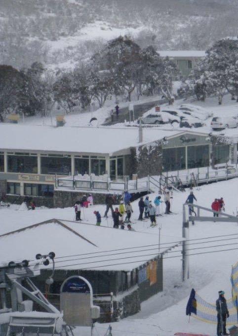 Why Smiggins Hole? Smiggins is an excellent site for skiers who are learning. All of the slopes are easily visible from the carpark, and it is a small enough area that the children feel safe.