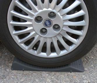 WHEEL SAVER [2] System of cradles that avoids ovalization of the tyres, suitable for wheels up to 70 cm