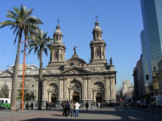 Our tour today includes: Italia Square, Gabriela Mistral Cultural Centre, Lastarria neighbourhood, the Catholic University, the Cerro Santa Lucía, and different neoclassical patrimonial buildings,