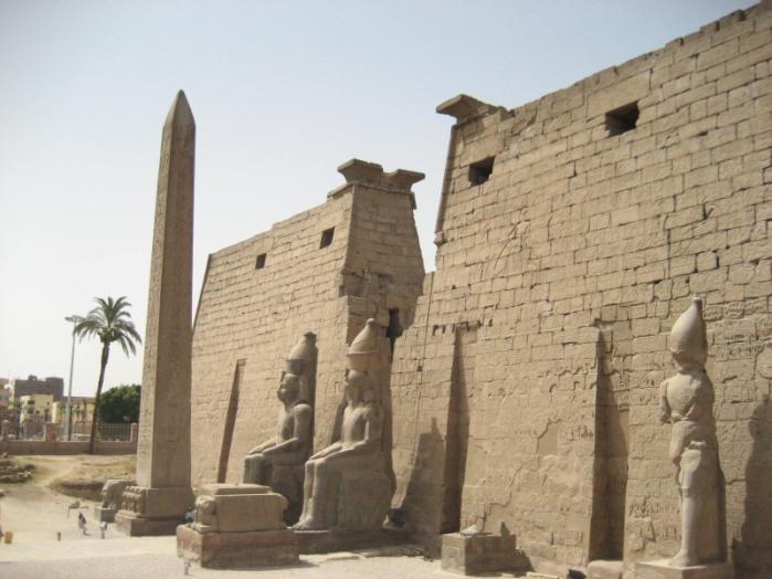 7. Monuments What remains of Ancient Egypt tends to be the magnificent monuments built by the Pharaohs for their gods to dwell and be worshipped in.