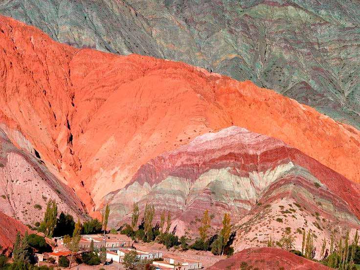Round trip tickets from Buenos Aires to Salta. A day trip to the beautiful landscapes of Humahuaca.
