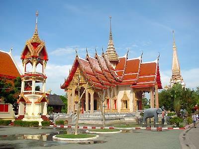 Other attractions visited are Gems factory, Wat Chalong, a Cashew Nut Factory, Sunset viewpoint at
