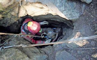 O začetku reševanja skozi sifon so obvestili bazo pred jamo in tako napovedali približen prihod.