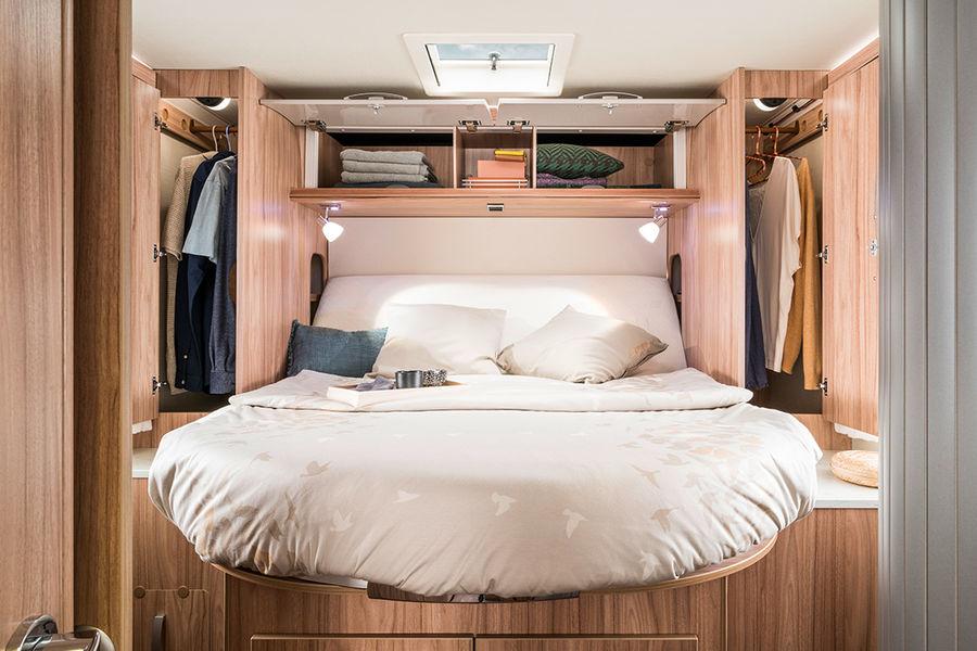Sleep in a divinely spacious bed In the queen-size bed of the HYMER T-Class CL 698, you ll sleep like you re