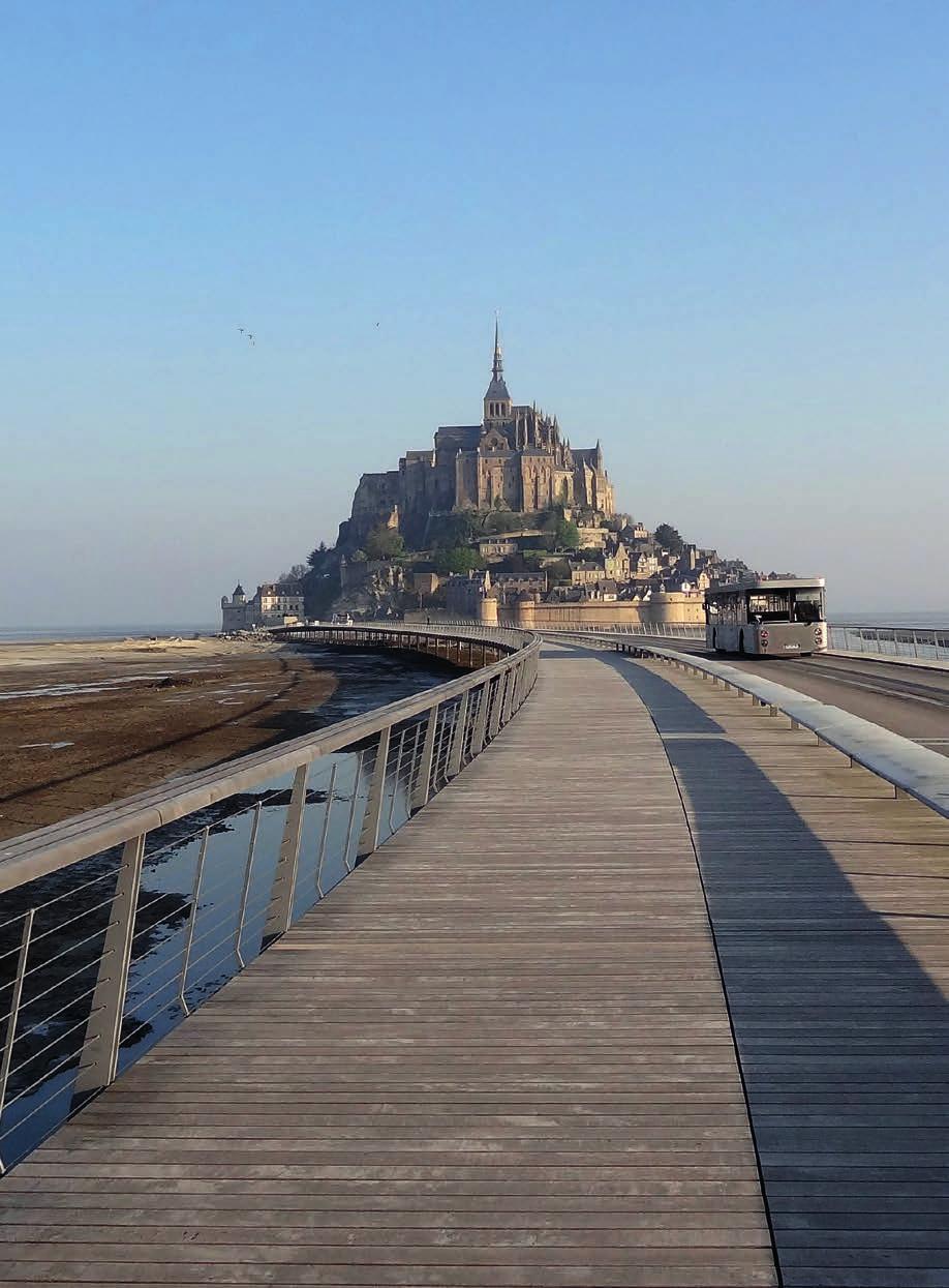 LAND+SEA CALVADOS - MANCHE The D-Day Landing Beaches Mont-Saint-Michel cycle route, an incredible journey through time ITINERARY: FROM UTAH BEACH OR PORT-EN-BESSIN OR ARROMANCHES TO MONT-SAINT-MICHEL