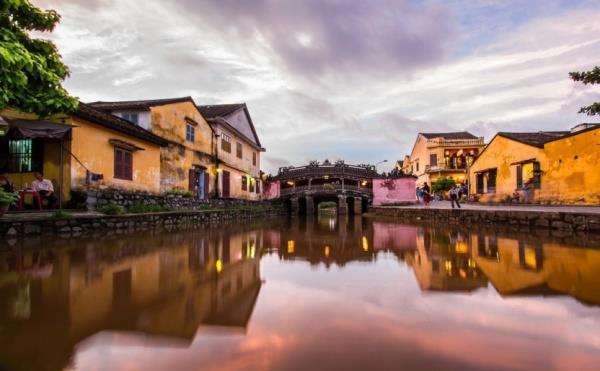 This morning, we take a guided walking tour around Hoi An Ancient Town.