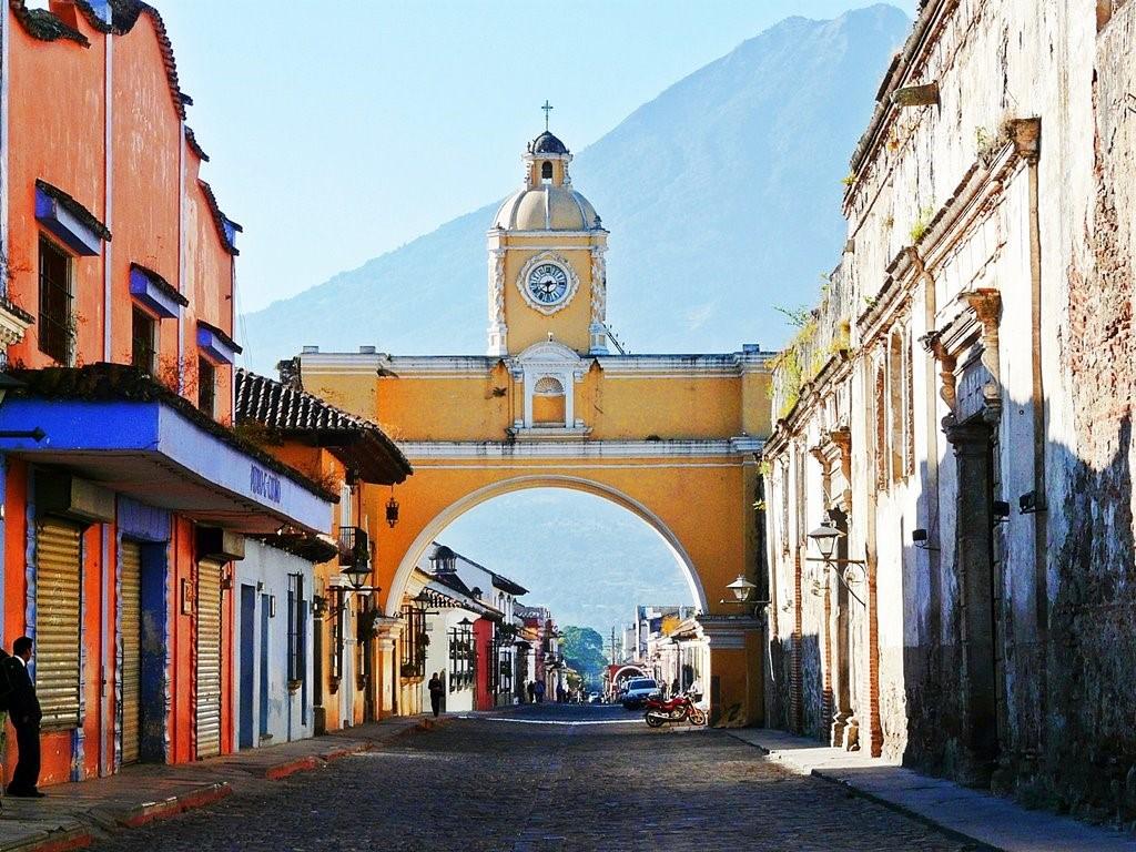ANTIGUA FULL DAY CITY TOUR 07:00 hrs At 0900AM, walking tour to appreciate The Americas Colonial Monument.