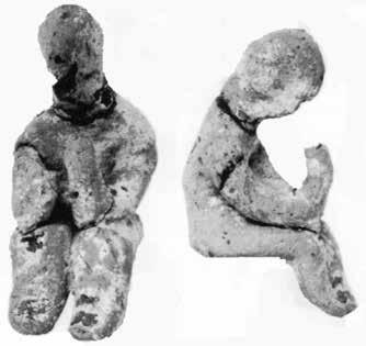 25) and also by the presence of the seated figurine HM 1804, which needed to be placed on a support 47.