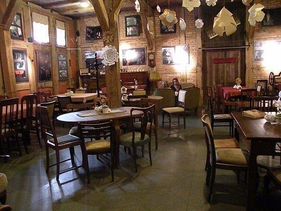 There are many cafés and slow food restaurants in Slupsk. For example Herbaciarnia w Spichlerzu what means Tea-house in the Granary.