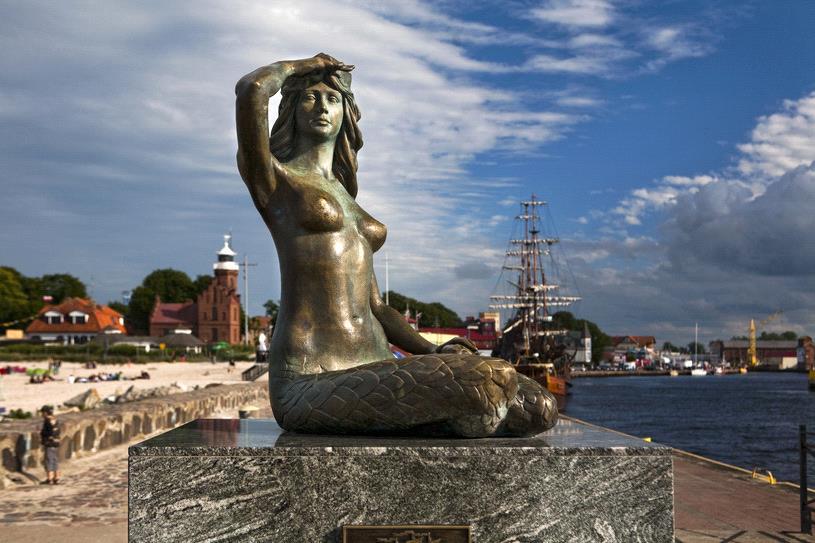 Attractions in Ustka As every Baltic Sea resort of Ustka boasts beautiful sandy beaches, it offers water baths,