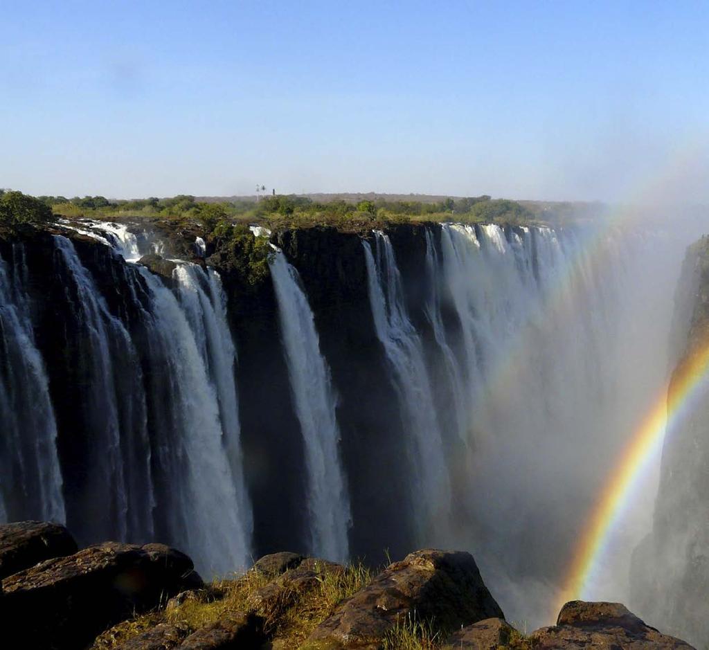 AND VICTORIA FALLS 18 DAY 18 DAY SOLOS SOLOS TOUR TOUR - SEPTEMBER - AUGUST 2018 2017 Day 16-16 September 2018 VICTORIA FALLS (B,D) Today we enjoy a morning guided tour of the Falls.