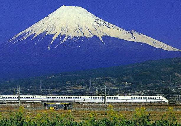 富士山 October 30, 2017 Explore the sights around Mt. Fuji Today we ll explore the local area by cable car, tram, steamboat and, as necessary, our private coach.