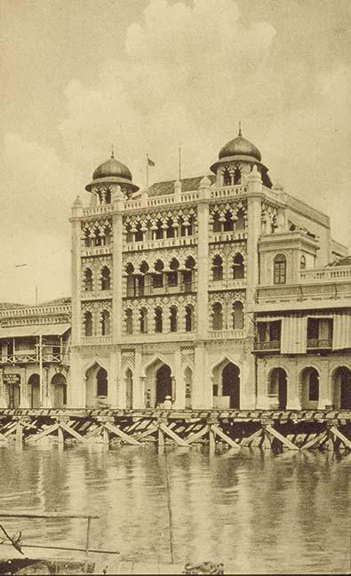 30 31 The building of Collyer Quay provided merchants with direct access to the sea and, by 1866, the quay was occupied by a row of shophouses and offices with a continuous second-storey, from which